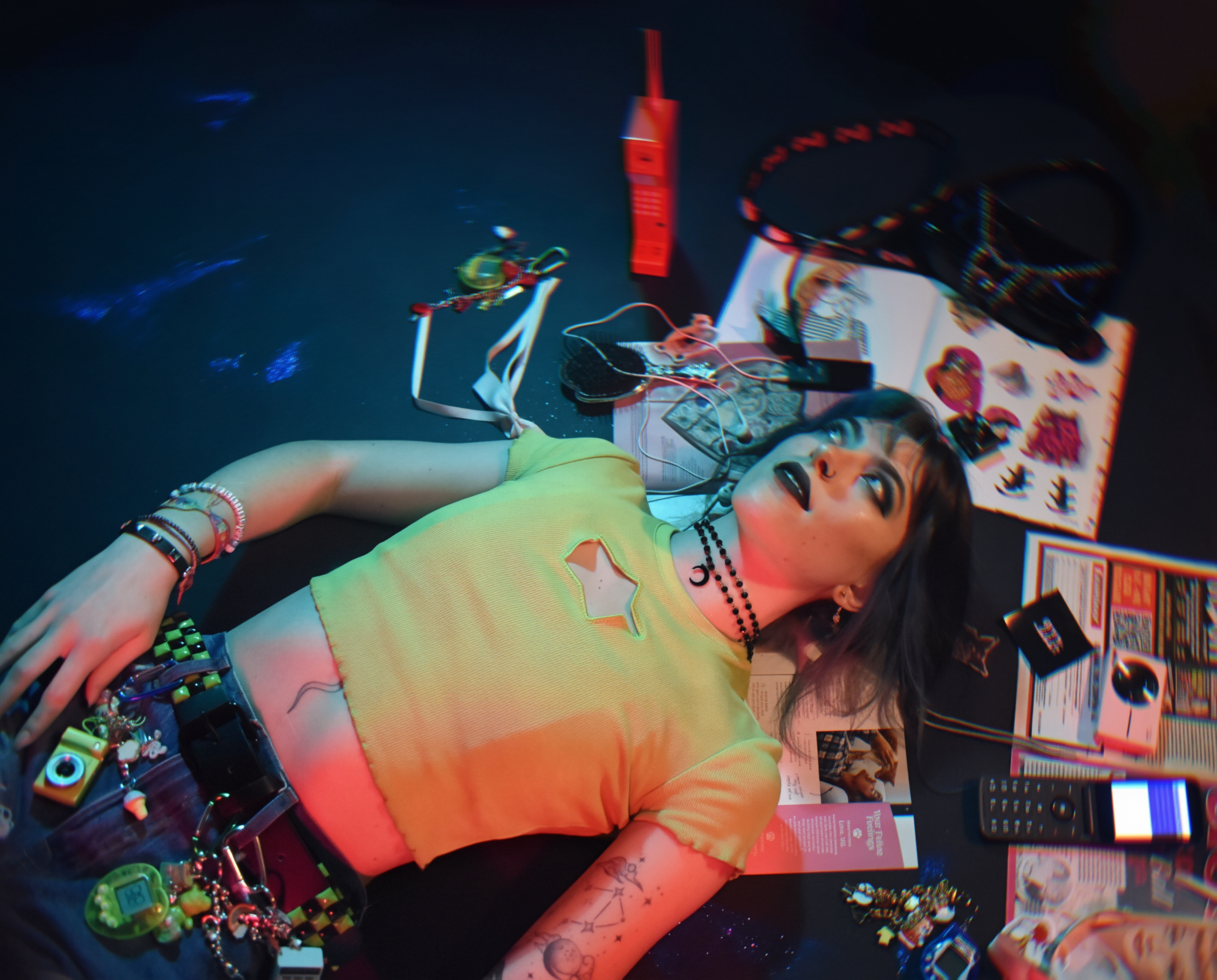 Lifestyle photo - Alyssa with magazines